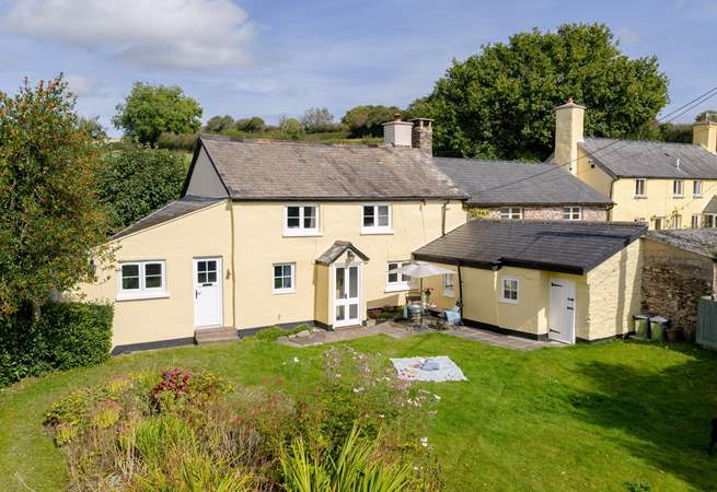This beautiful traditional Exmoor cottage has a very private enclosed cottage garden.