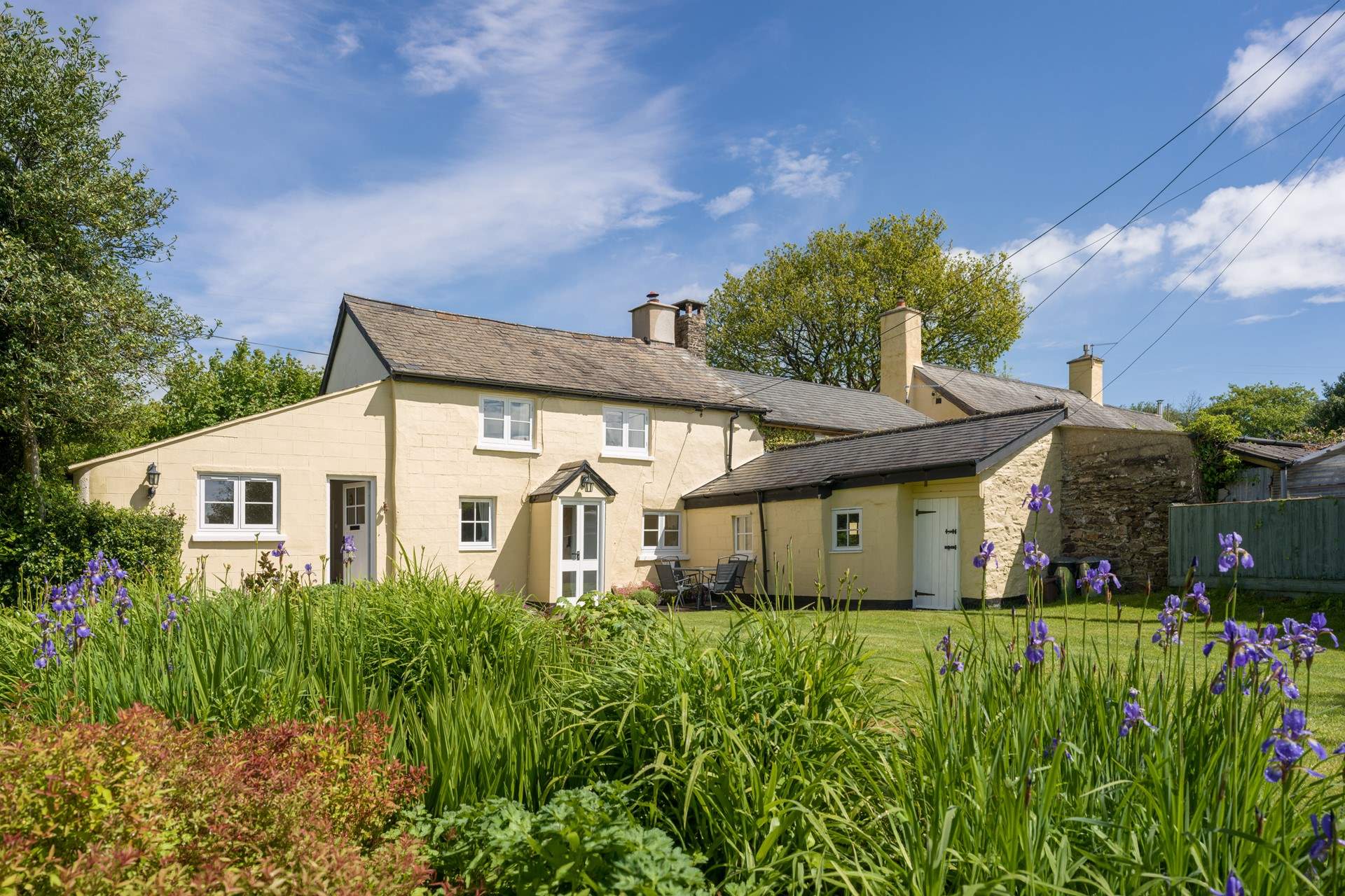Welcome to the charming Cleveland Cottage and its beautiful, private country garden. The cottage is set amongst peaceful rolling countryside on the edge of Exmoor National Park