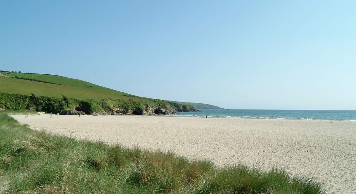 Par Sands has plenty of parking right by the beach.