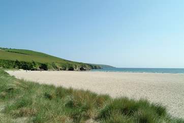 Par Sands has plenty of parking right by the beach.