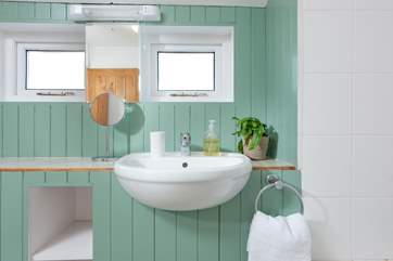 Refreshing colours in the bathroom to set you up the day ahead