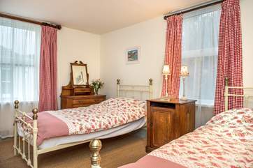 One of the twin bedded rooms (Bedroom 4).