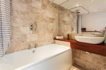 The en suite bathroom.