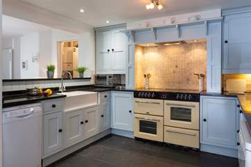 The kitchen is very well equipped.