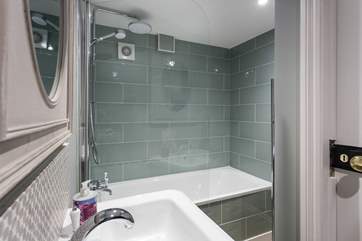 The en suite bathroom.