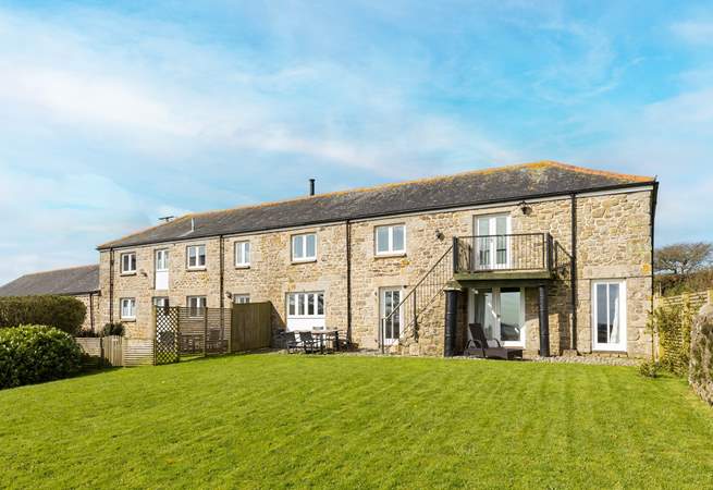 Looking back at Gilly Barn (on the right) and Burnfoot (2006) attached to the left.