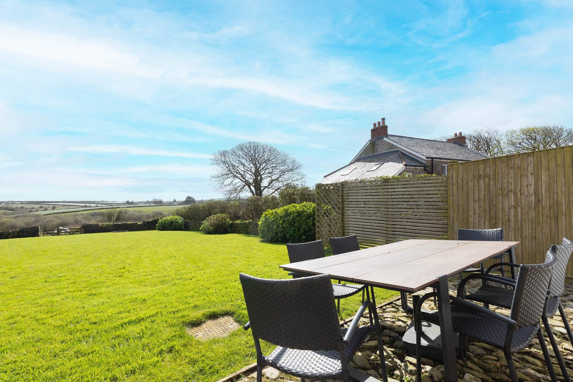 Gilly Barn has a large garden, so much space for you and the family. 