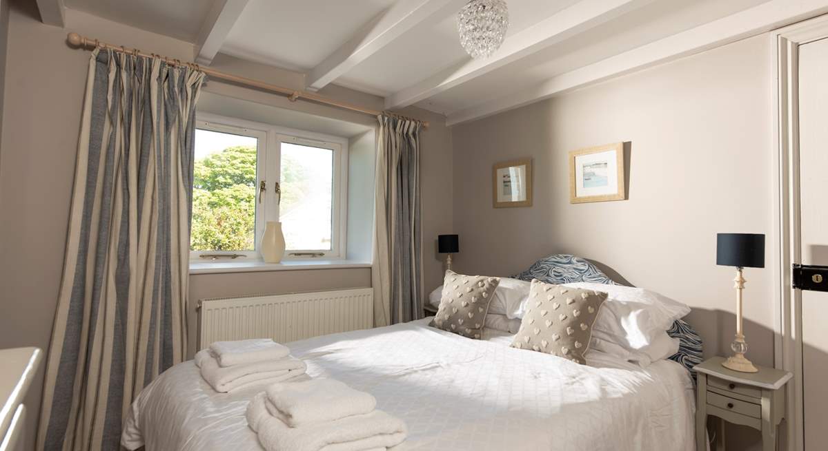 The calm and relaxing second double bedroom looks out over the garden.