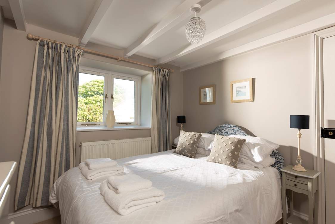 The calm and relaxing second double bedroom looks out over the garden.