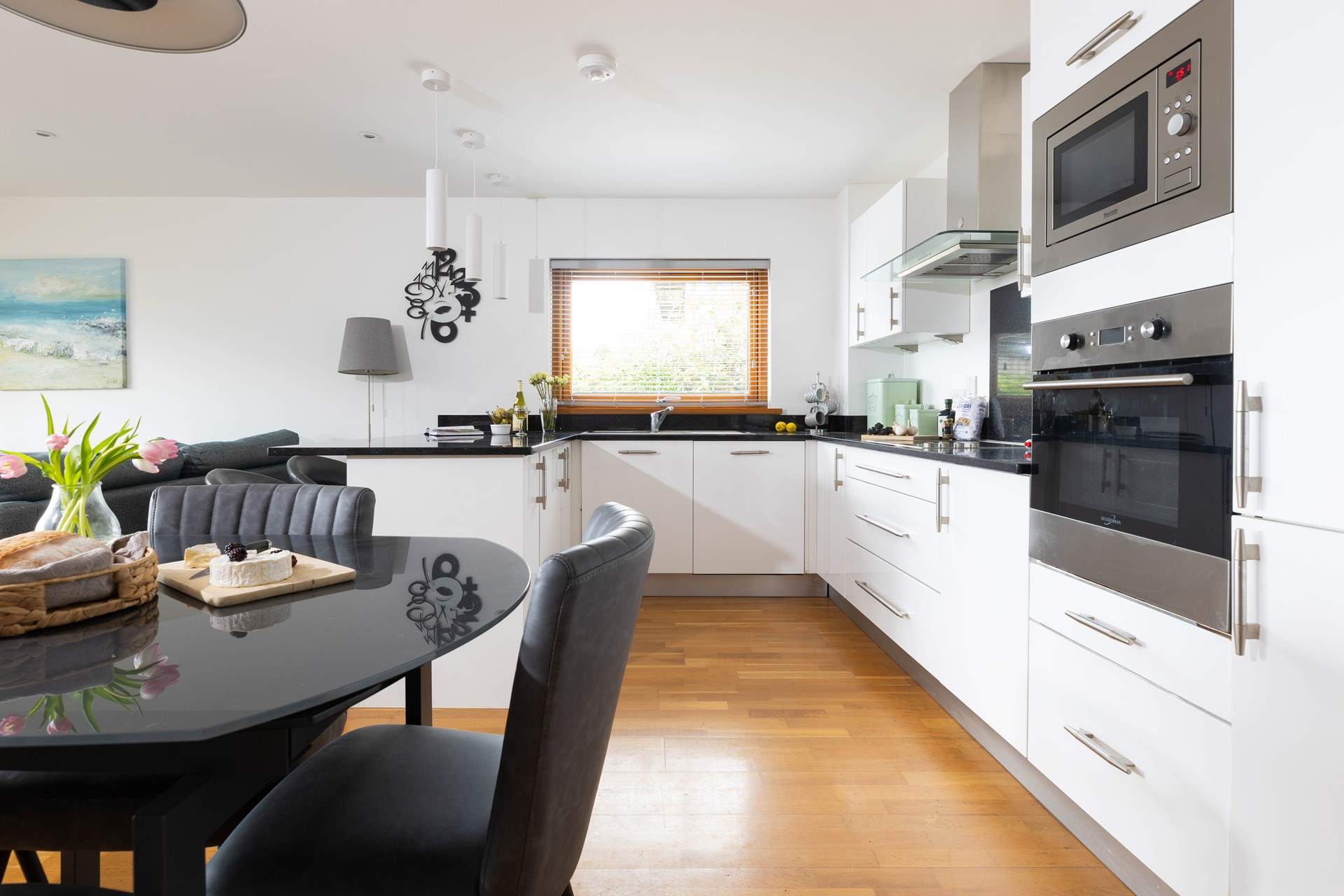 What a lovely apartment. 