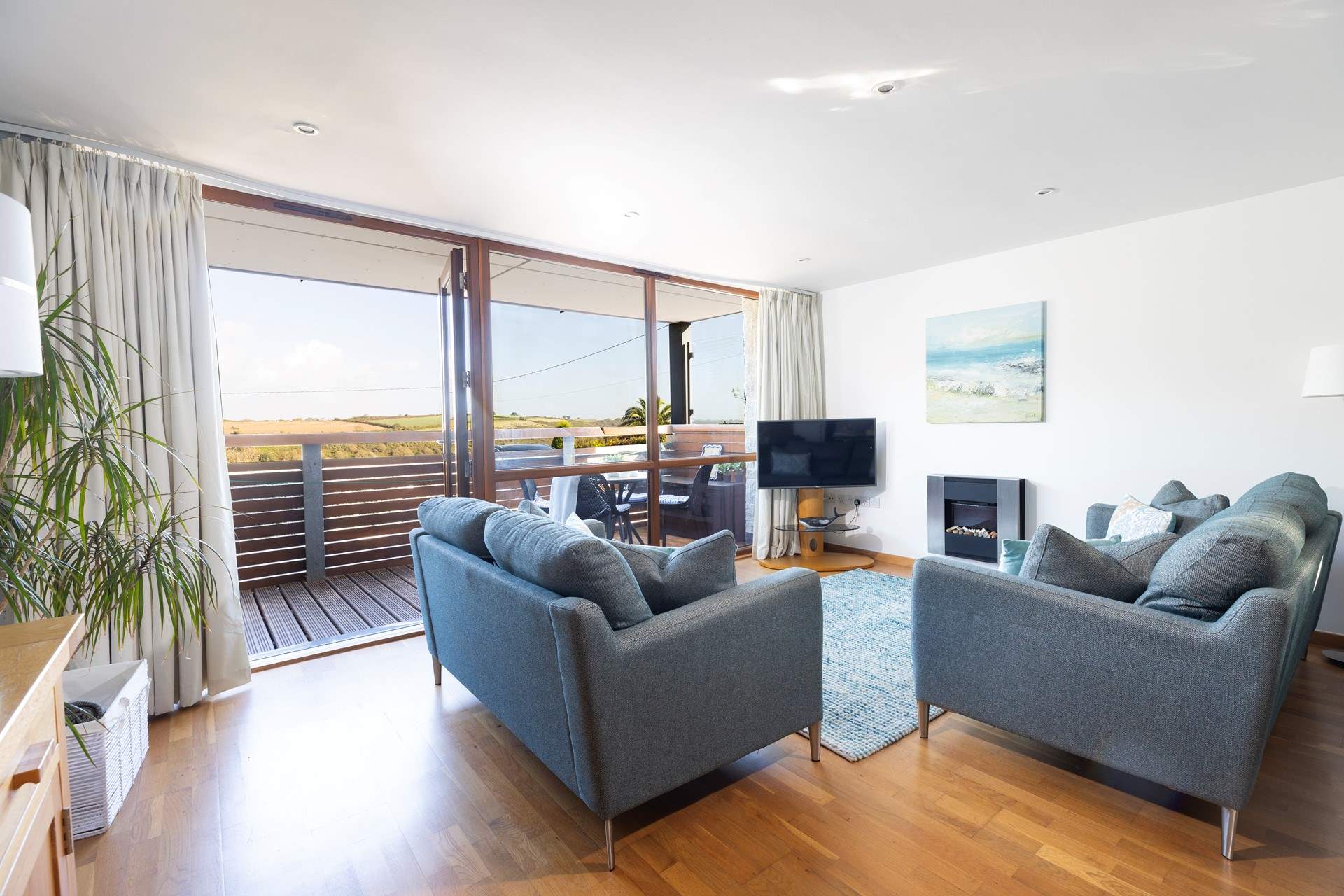 You can see the sea from the balcony. 