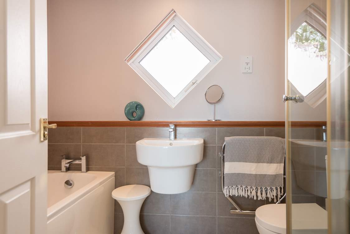 The master en suite bathroom.