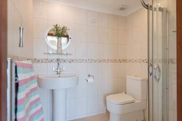 The en suite shower-room.