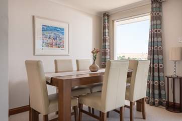 There is dining for six.