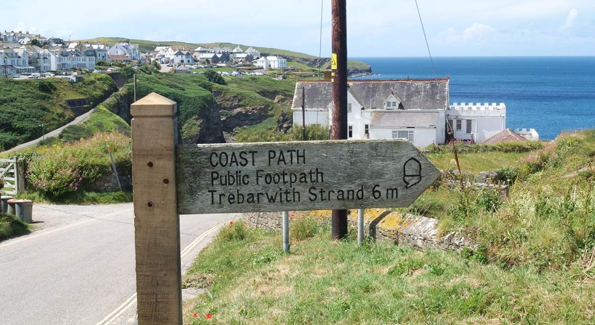 At the end of the drive the footpath sign shows the way.