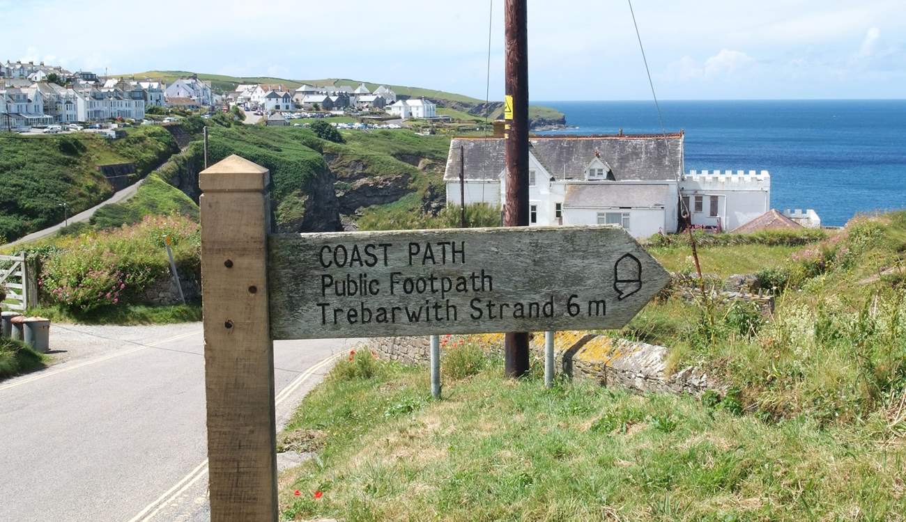 At the end of the drive the footpath sign shows the way.