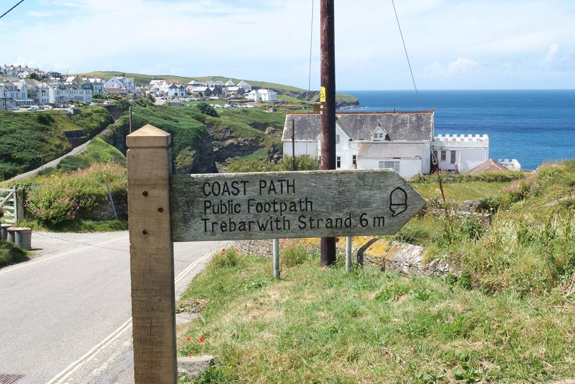 At the end of the drive the footpath sign shows the way.