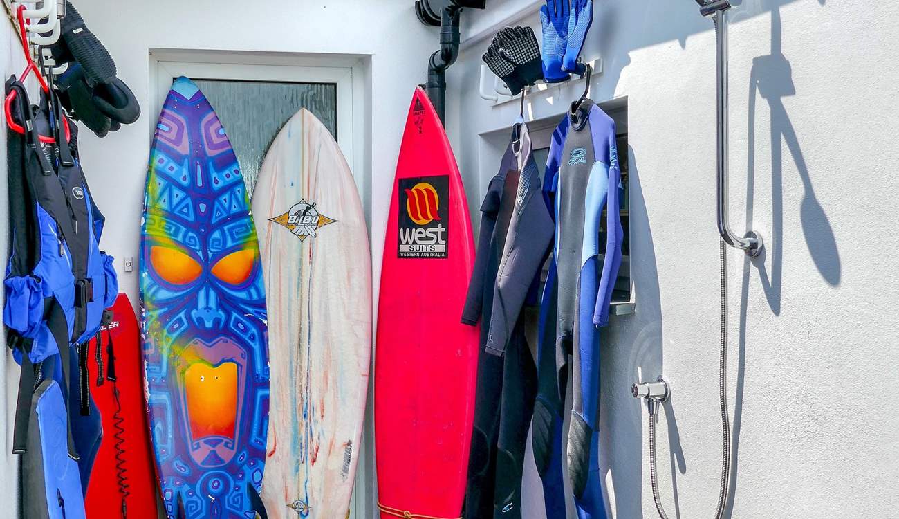 The outside area is perfect for washing and drying wetsuits. There is also an external hot shower (spring - autumn use only).