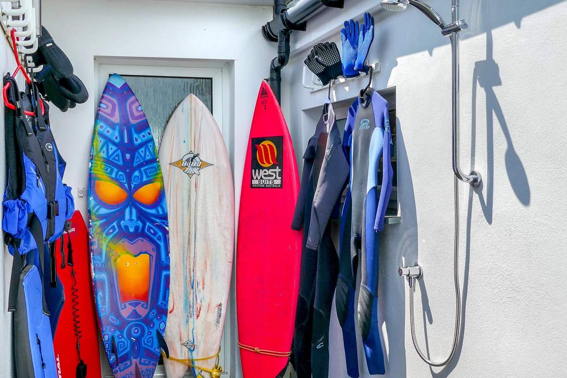 The outside area is perfect for washing and drying wetsuits. There is also an external hot shower (spring - autumn use only).