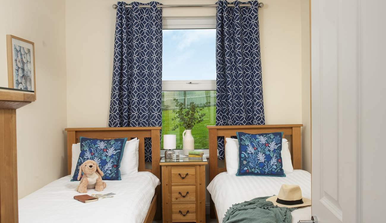 Bedroom 2 with twin beds.