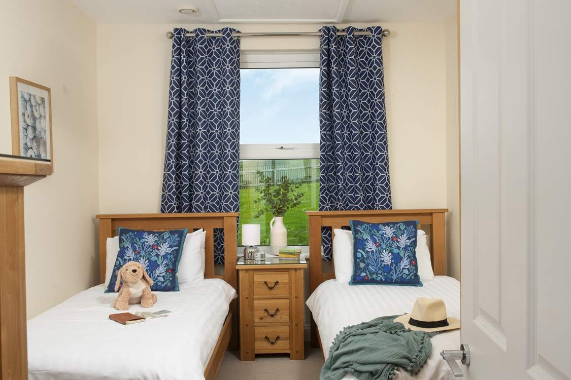 Bedroom 2 with twin beds.