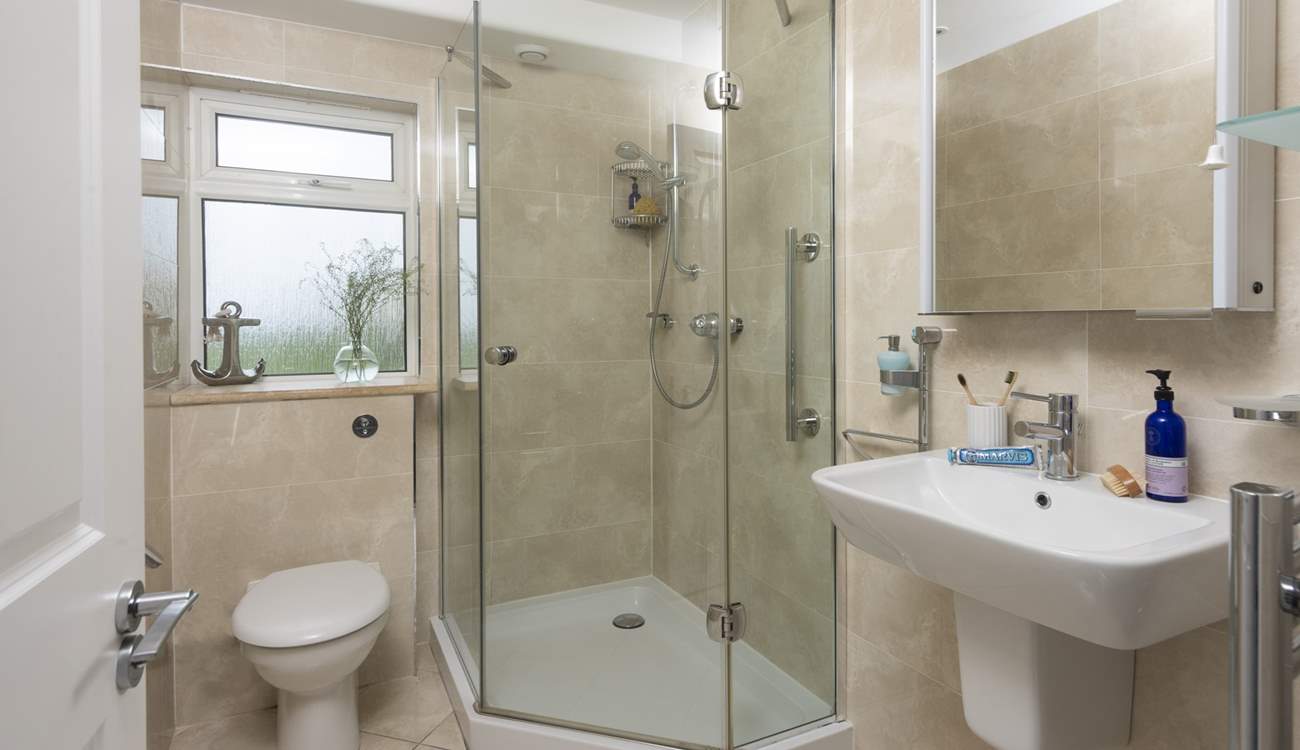 The shower-room, perfect for washing sandy toes.