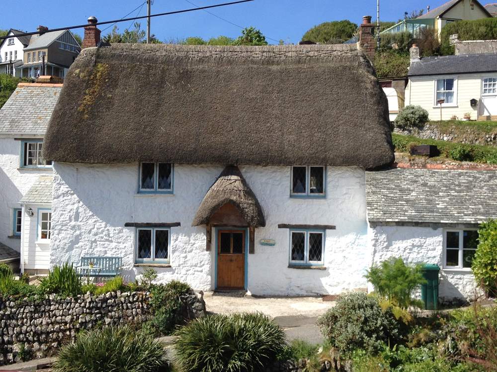 Pretty Kinsale cottage, with room for parking in front of the cottage.