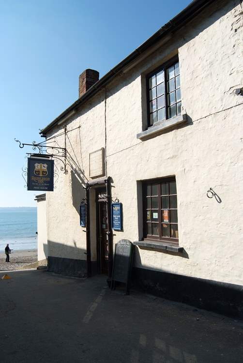 The Rashleigh Inn on the beach at Polkerris.