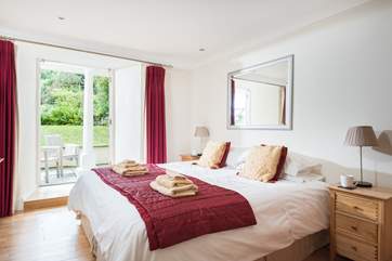 Bedroom 1 has 'zip and link' beds (double or twin).