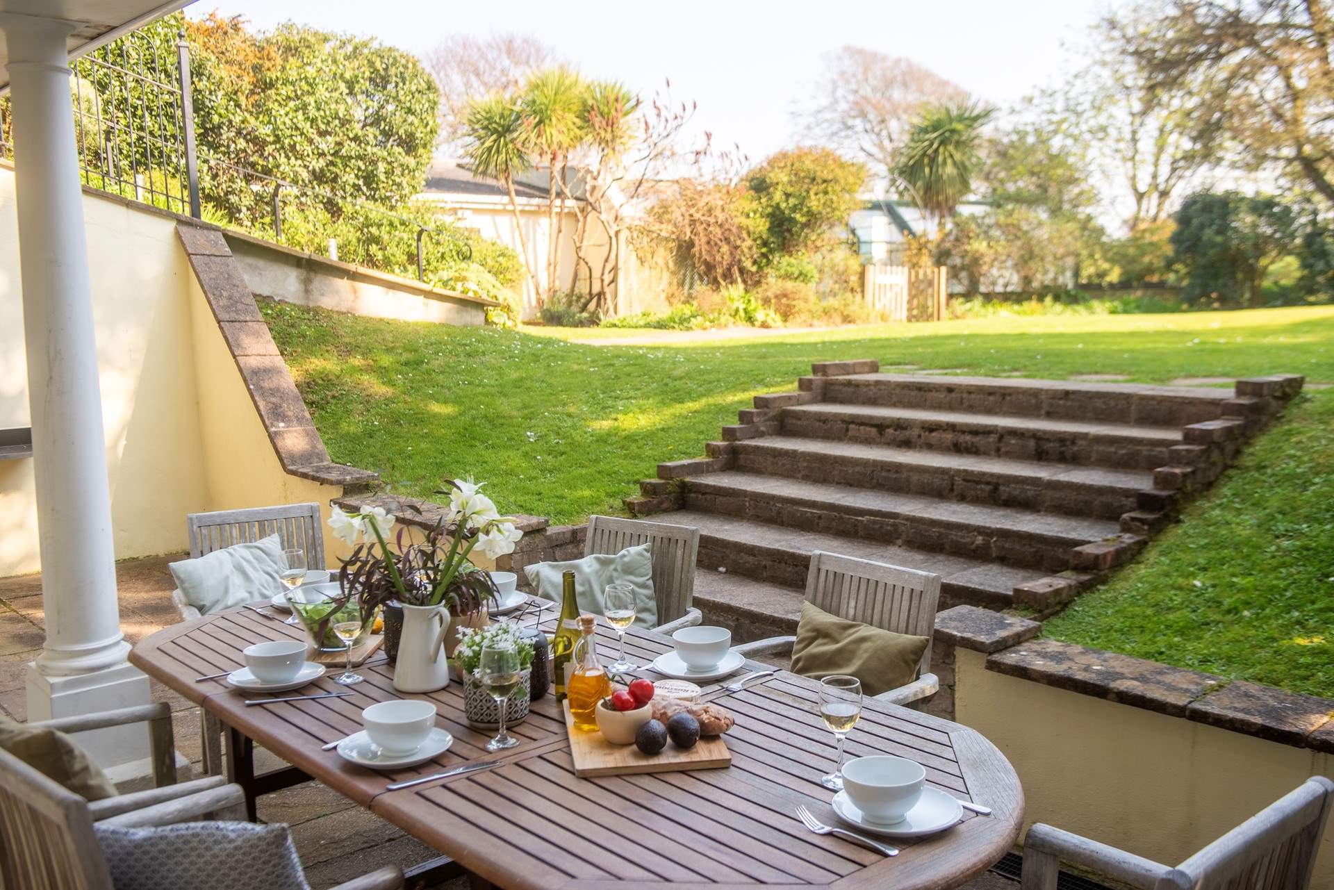 What a lovely place for a spot of lunch.