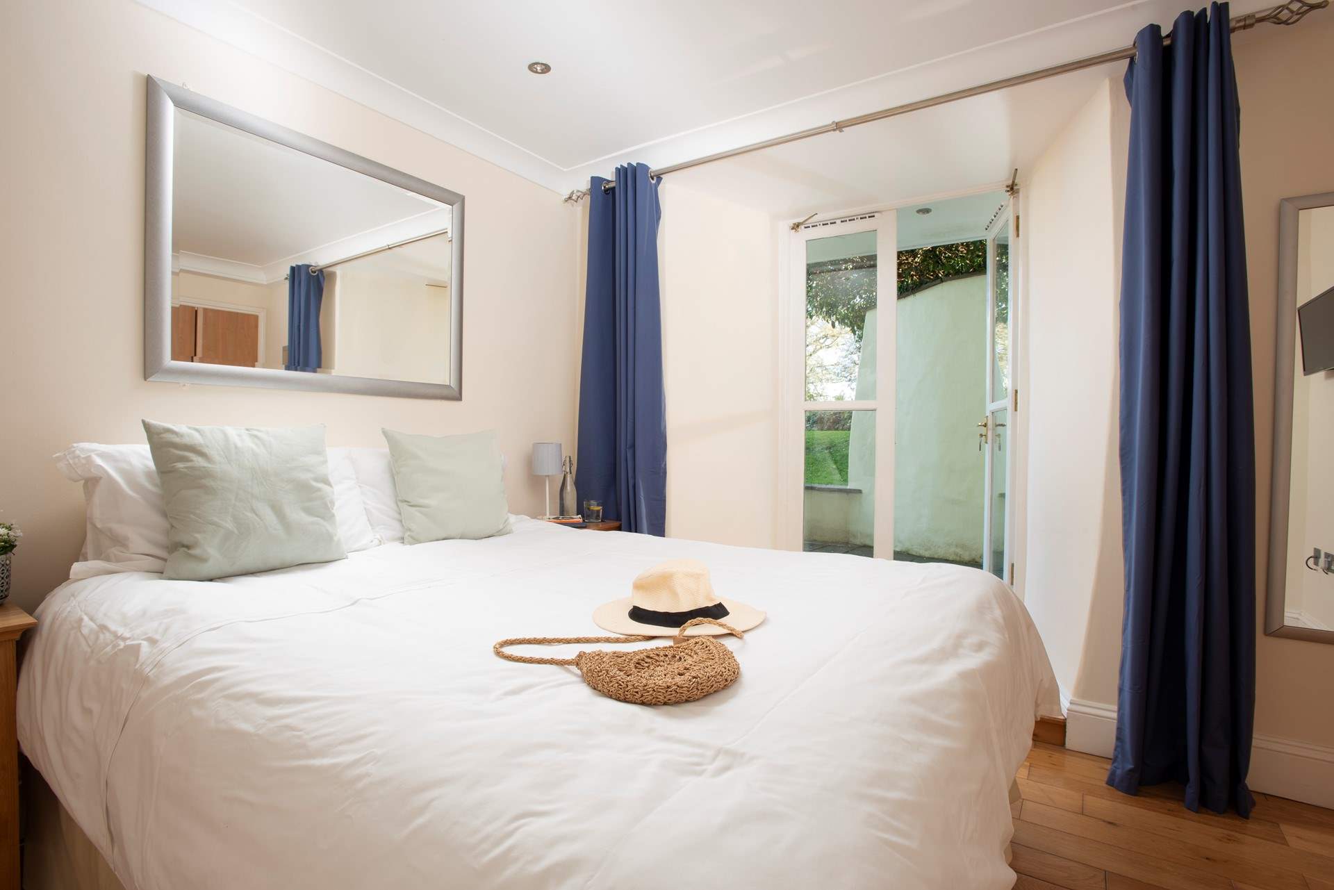 Bedroom 2 with a 5' king-size bed.