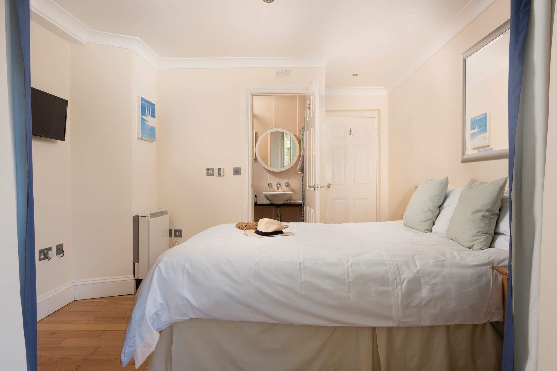 Bedroom 2 has an en suite shower-room.