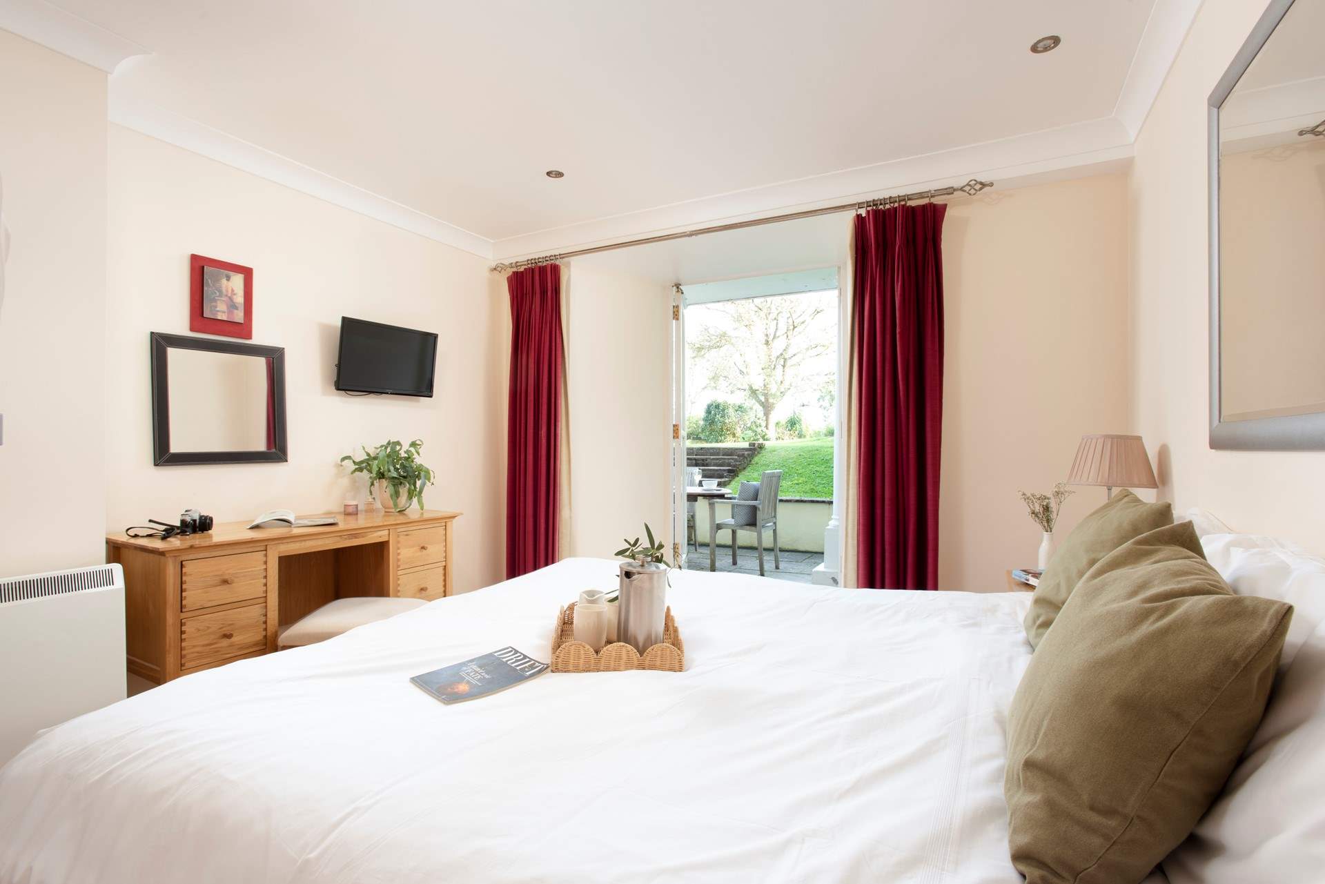 Bedroom 1 has 'zip and link' beds (double or twin).