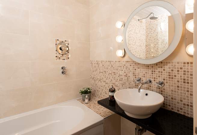 The bathroom en suite to Bedroom 1.