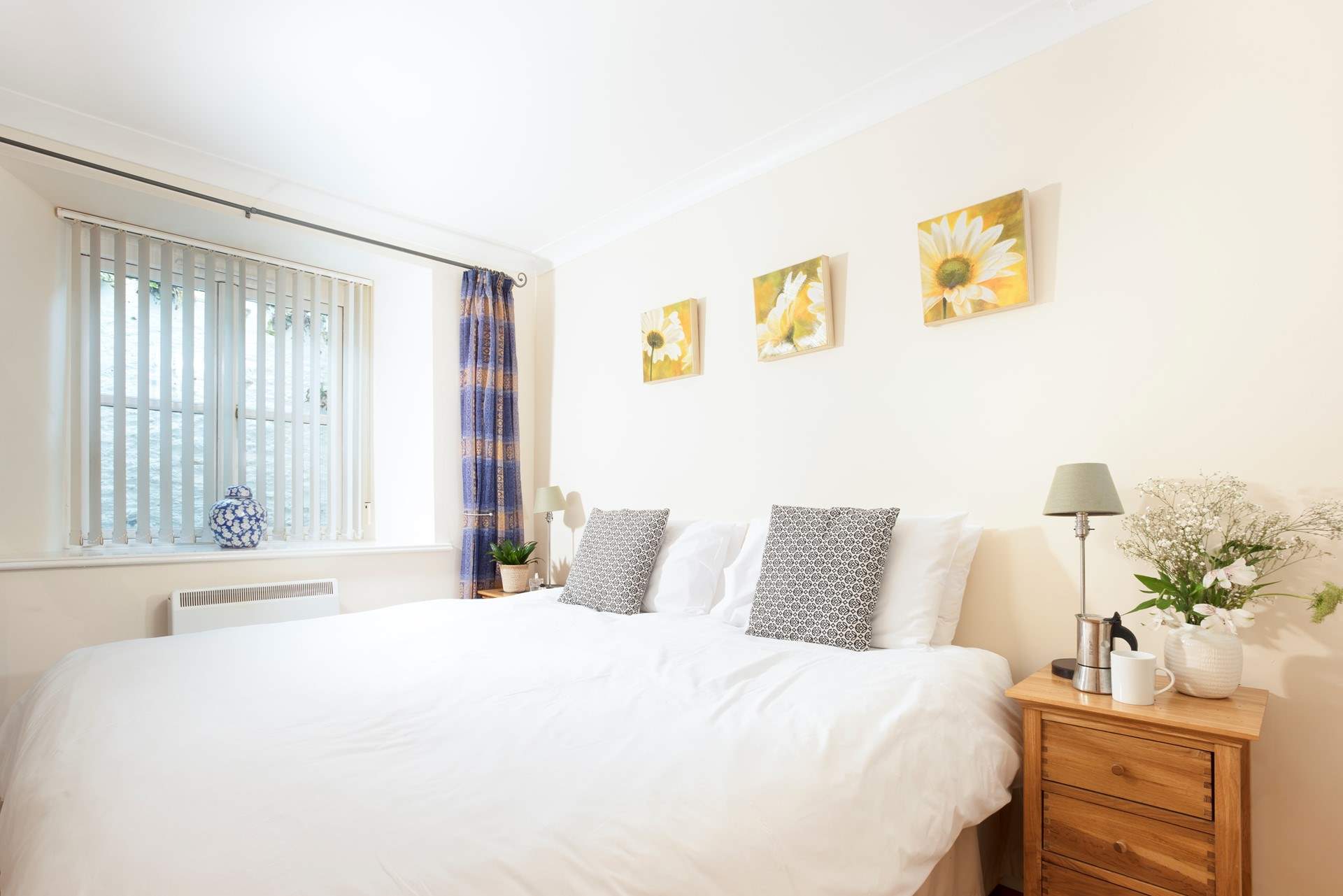 Bedroom 3 has 'zip and link' (double or twin) beds.