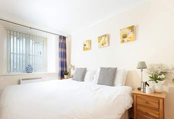 Bedroom 3 has 'zip and link' (double or twin) beds.