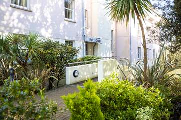 There is level access from the parking-area into the apartment building and a lift for guests' use.