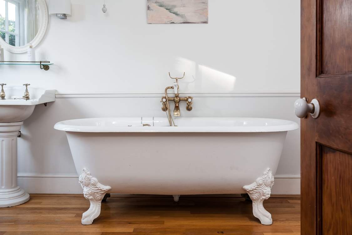 The en suite bathroom.