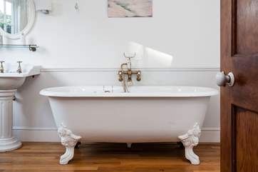 The en suite bathroom.