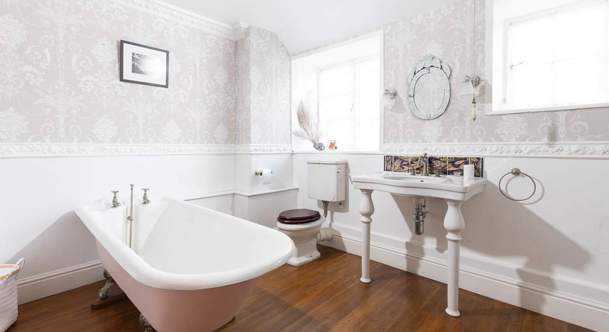 The beautiful and ornate family bathroom.