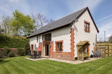 This beautifully converted barn is in a peaceful setting on the edge of the little village of Yettington. The garden is fully enclosed so is ideal for families with small children.