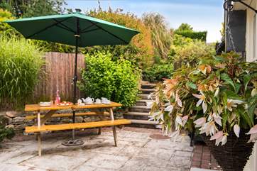 The rear patio-area with steps leading up to the annexe.