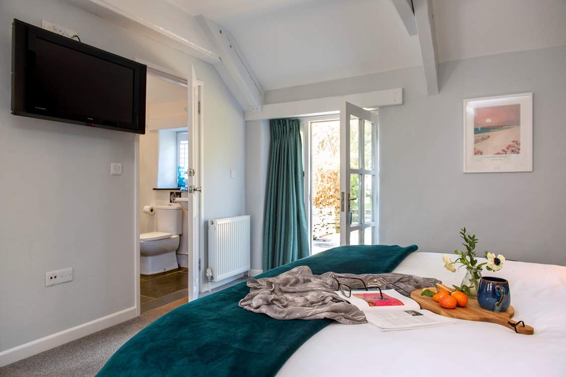 The bedroom also has an en-suite bathroom