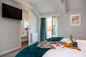 The bedroom also has an en-suite bathroom