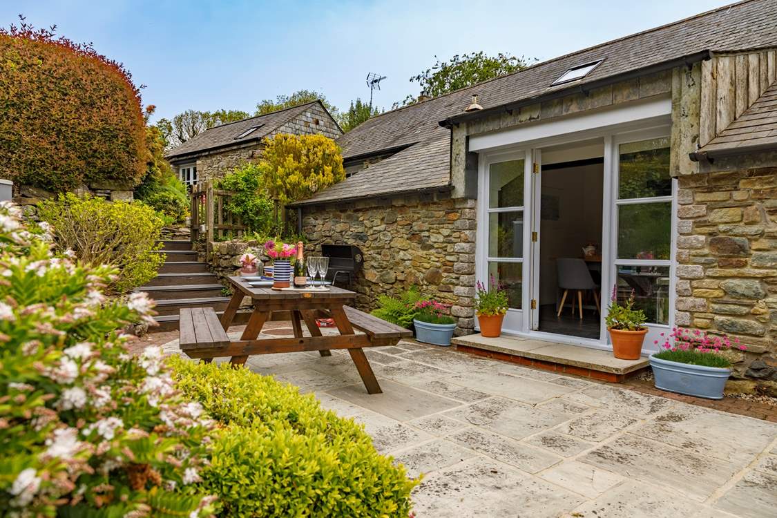 The rear patio-area with steps leading up to the annexe.