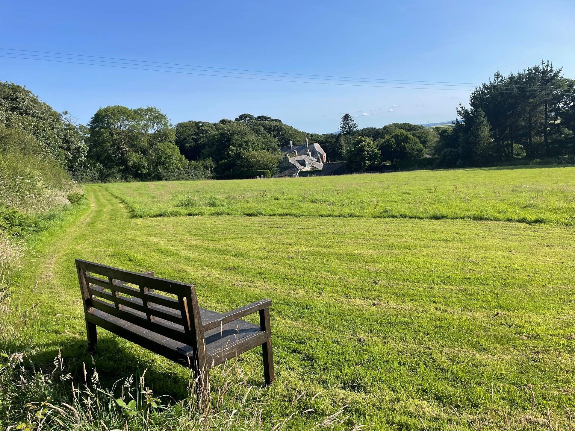 Leading from one paddock into the next , they are available for guests of both Daydream and Daybreak cottages, and please remember to clear up after your dog.