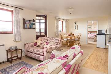 This cottage has a friendly open plan layout with plenty of space for the sofas and the dining-table.
