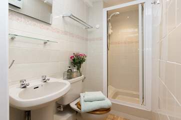 This is the shower-room which is next to the twin bedroom.