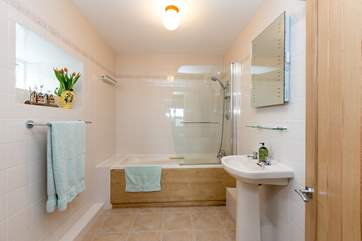 This is the large bathroom that is the en suite to the master bedroom.