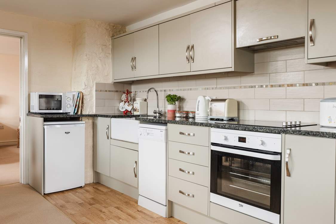 The contemporary kitchen is very well-equipped.